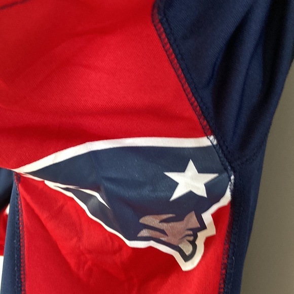 Hands High NFL T Shirt  - New England Patriots - Picture 5 of 8